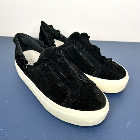 Sole Society Talexa Slip On Black Sporty Ruffle Sneaker Size 6 - Picture 2 of 14